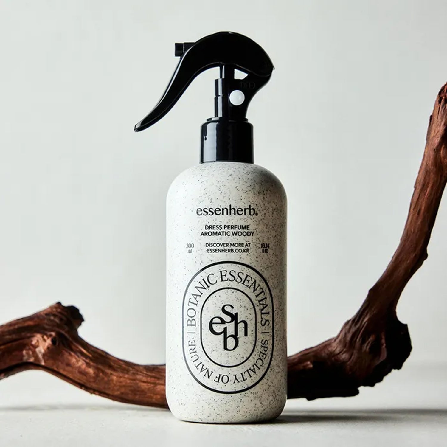 essenherb Dress Perfume Aromatic Woody 300ml